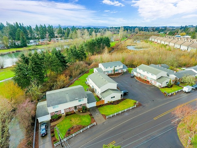 Walk Away From Commonwealth Park - Park Lake Rental