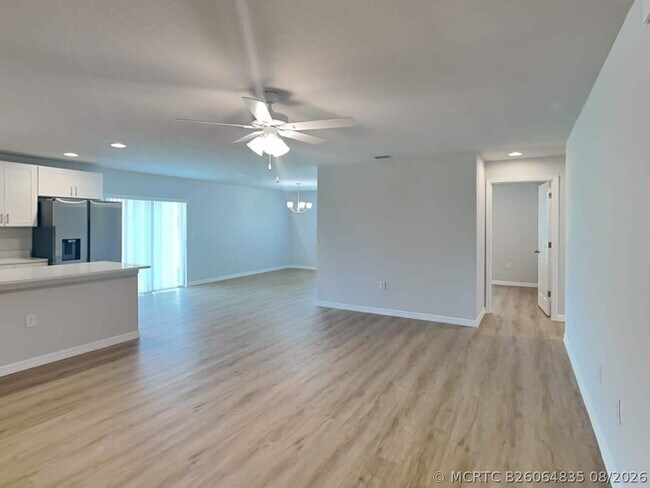 Photo - 751 NW Riverside Dr