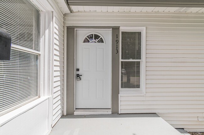 Photo - 1913 Santa Anna St