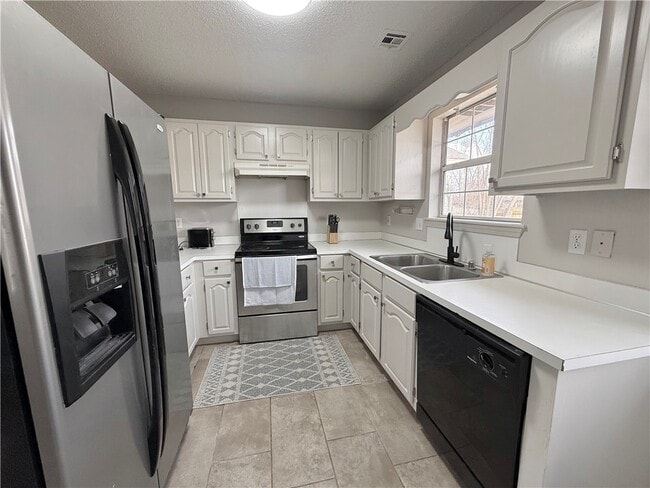 Photo - 909 Durham Pl