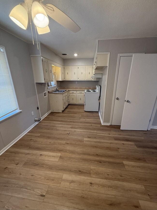 Photo - 8230 Elmbrook Dr