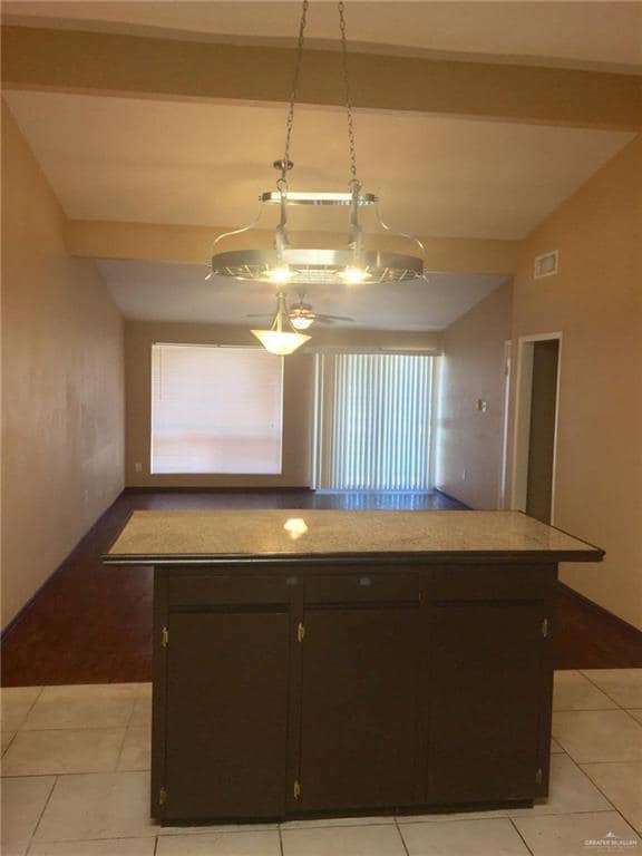 Photo - 11 E Dallas Ave Unidad 9