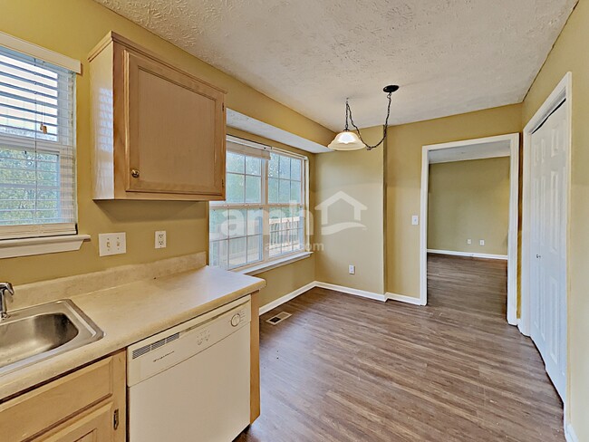 1805 N Bonham Ct
