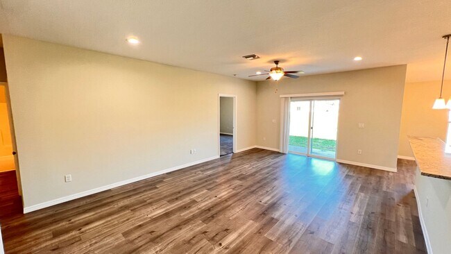 Photo - DISCOVER THE BEAUTIFUL 2 Bd/2Ba Duplex in Sebring!!