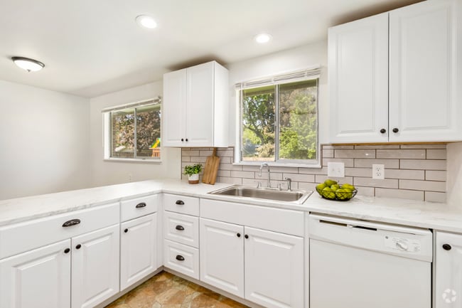 Building Photo - 1044 Briarwood Rd Rental