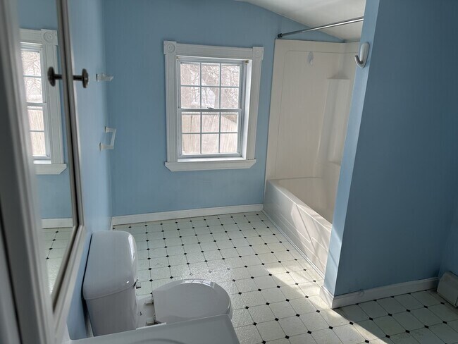 Photo - 208 Grove St