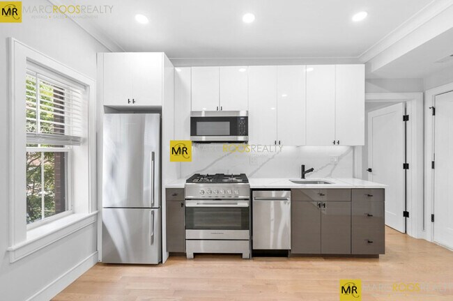 Photo - 535 Newbury St Unidad 1
