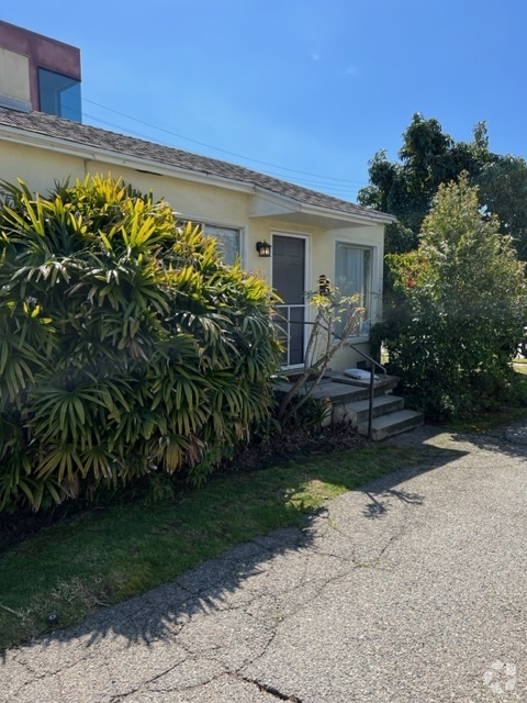 Building Photo - 2048 Colby Ave Unit 2048 Rental