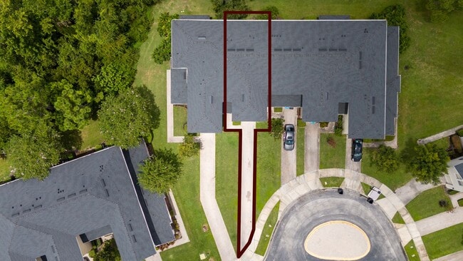 Photo - Town House 3 Bedroom and /2.5 Bathrooms. At Lee Vista area gated Community.