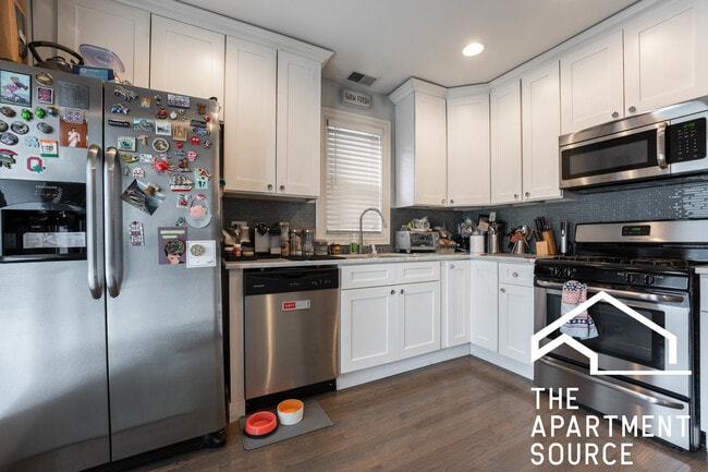 Building Photo - 2651 W Armitage Ave