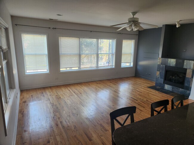 Building Photo - 2453 W Harrison St Unit 2