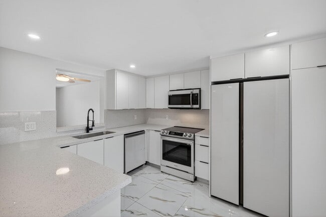 Photo - 14375 Strathmore Ln Unidad 303