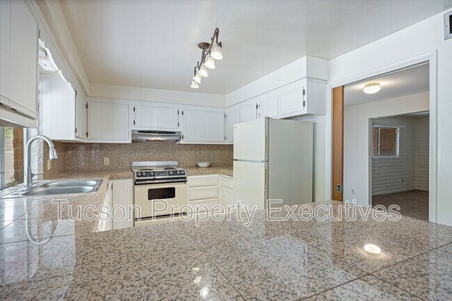 Photo - 3534 N Palmer Dr