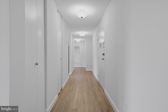 Building Photo - 1301 S Arlington Ridge Rd Unit 308