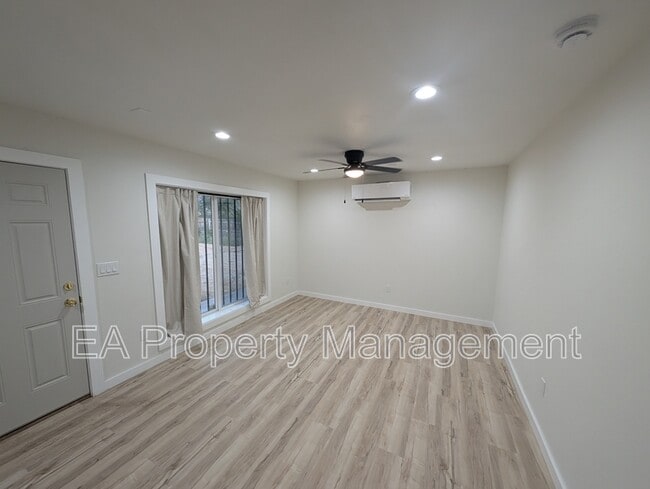 Building Photo - 443 Trumbull Ave SE