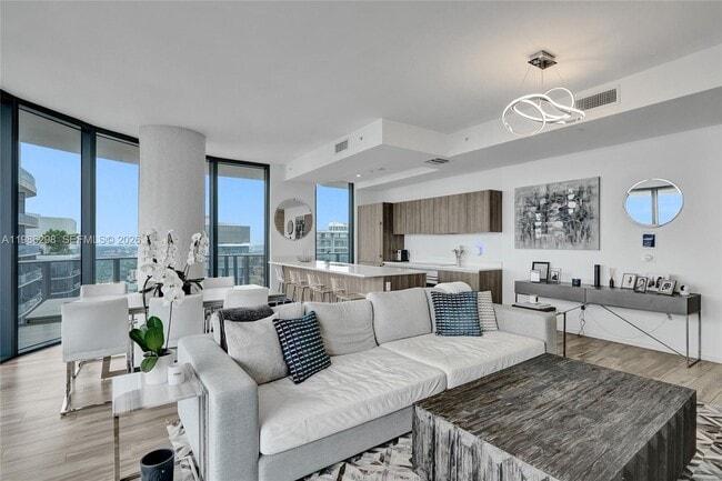 Photo - 801 S Miami Ave Unidad 4901