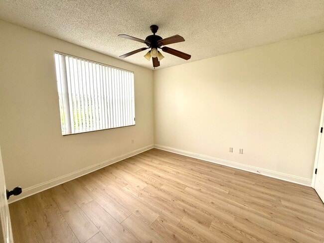 Photo - 2040 Greenview Shores Blvd Unit 204