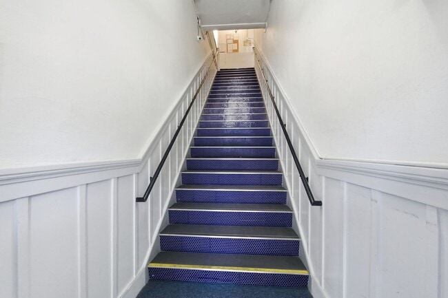 Building Photo - 706 Kearny-124 Unit 124