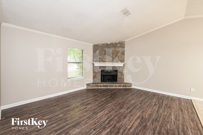 Photo - 652 Sunfield Dr NW