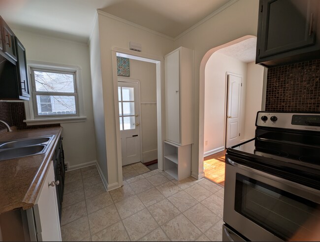 Photo - 411 E School St