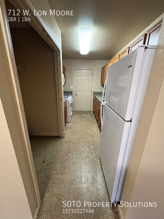 Photo - 712 Lon Moore St