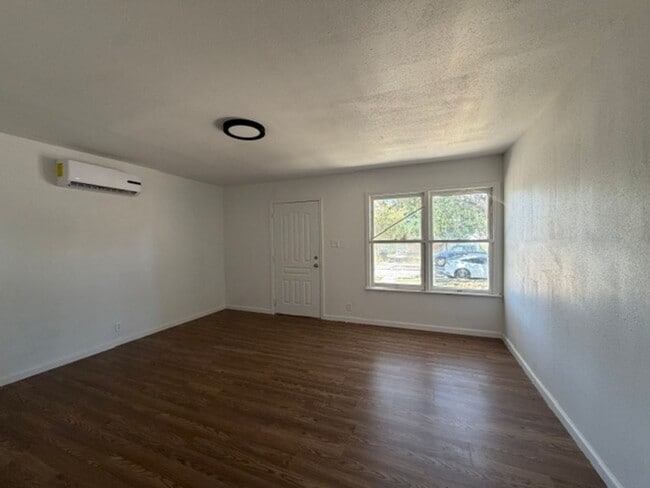 1701 Islla Dr