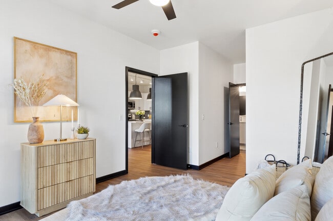 37 West Farnam