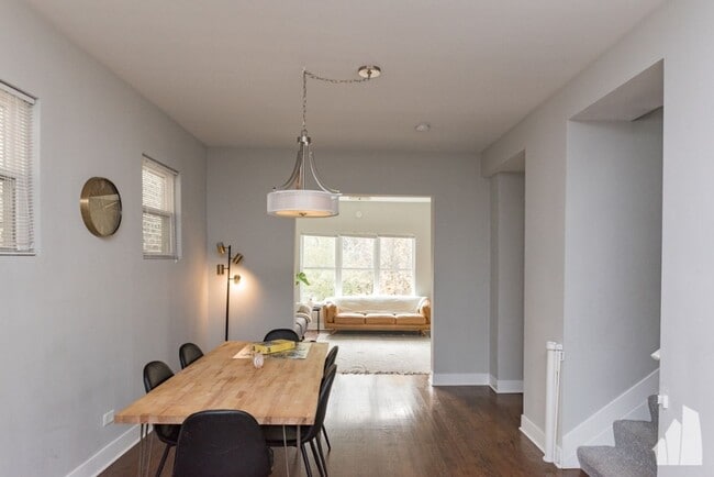 Photo - 3570 W Dickens Ave Unidad 3570 West Dickens Ave
