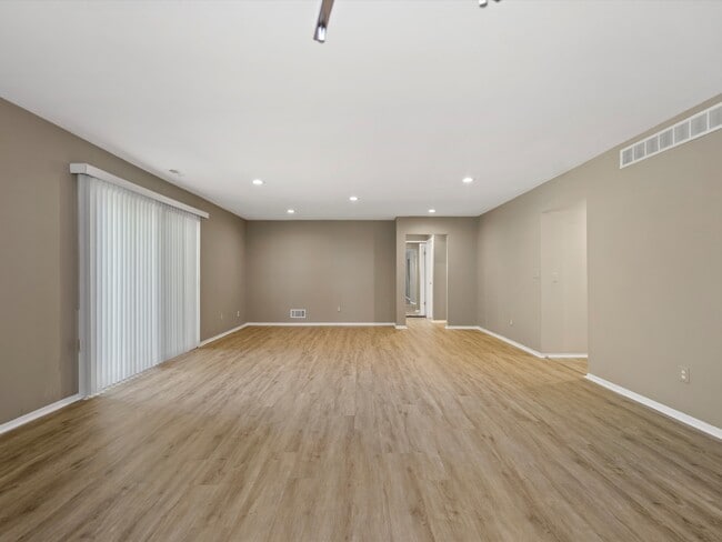 Photo - 26656 Farmbrook Villa Dr Unidad Spacious ranch condo