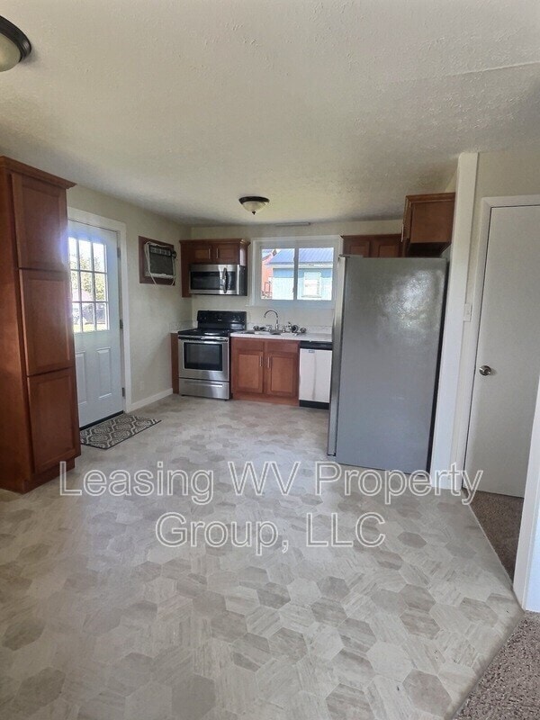 Photo - 2489 Main St