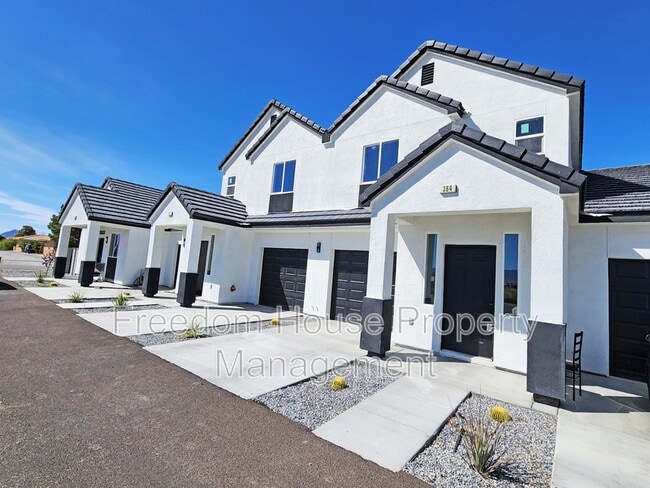 Building Photo - 384 Erin St