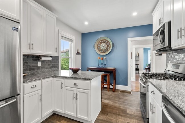 Building Photo - 103 Belgrade Ave Unit 2