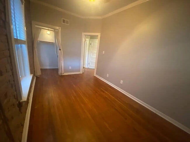 Photo - 3531 Wyandotte St