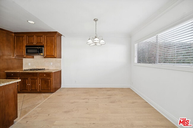 Photo - 133 N Swall Dr Unidad 203