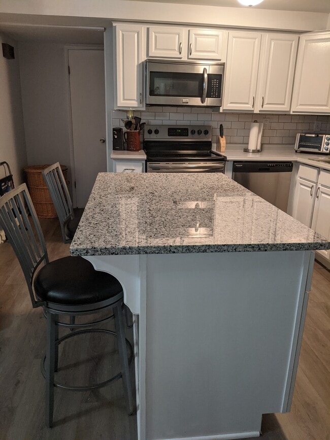 Photo - 108 Orris St