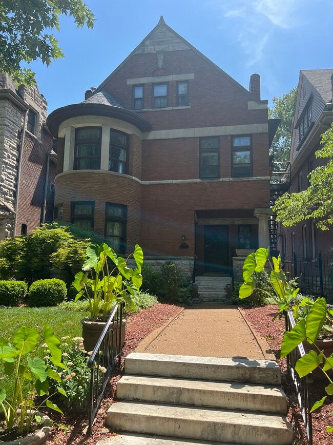 Building Photo - 4124 W Pine Blvd Unit 2F Rental