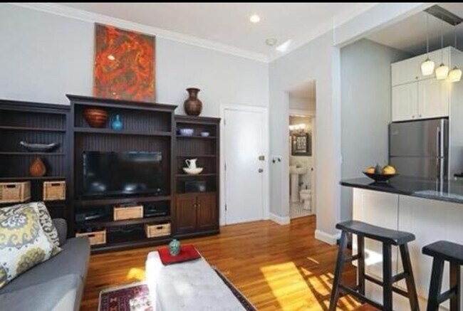 Building Photo - 127 Pinckney St Unit 6 Rental
