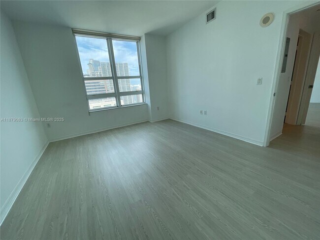 Photo - 950 Brickell Bay Dr Unit 3902