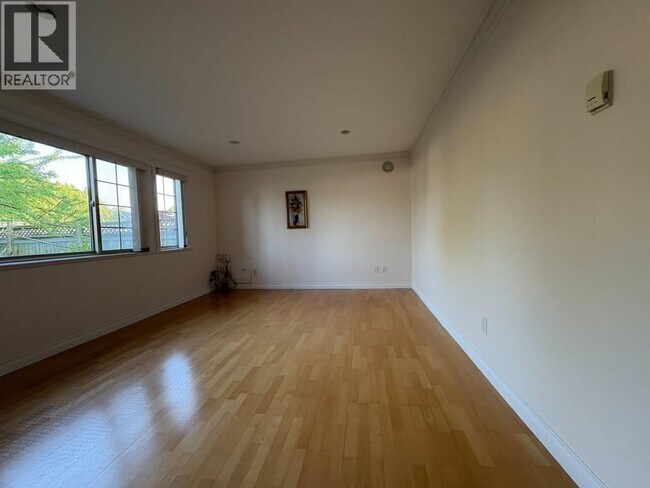 Photo - 4463-446A 46a St