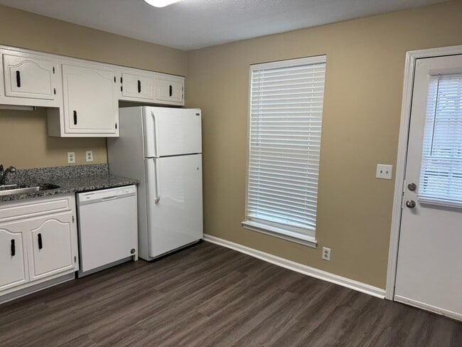 Photo - Huntington Parkway Duplex 1 Unidad 735 Huntington