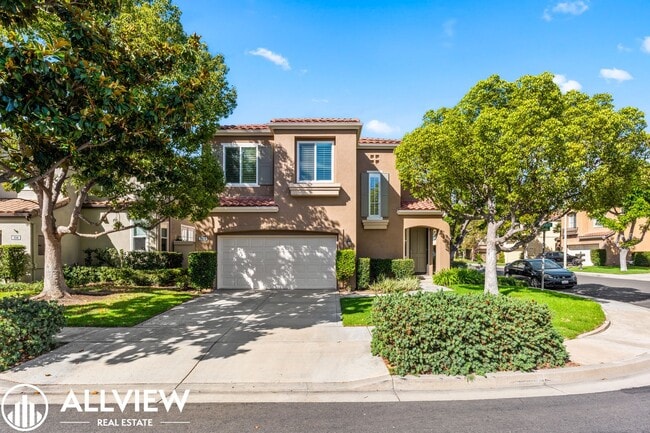 Building Photo - Beautiful 3 Bedroom, 2.5 Bathroom Home in the Heart of Tustin Ranch