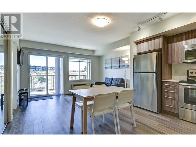 Photo - 881 Academy Way