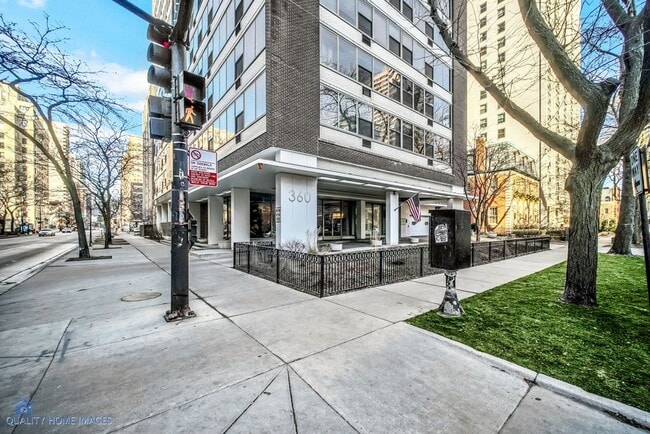 Photo - 360 W Wellington Ave Unit 8D