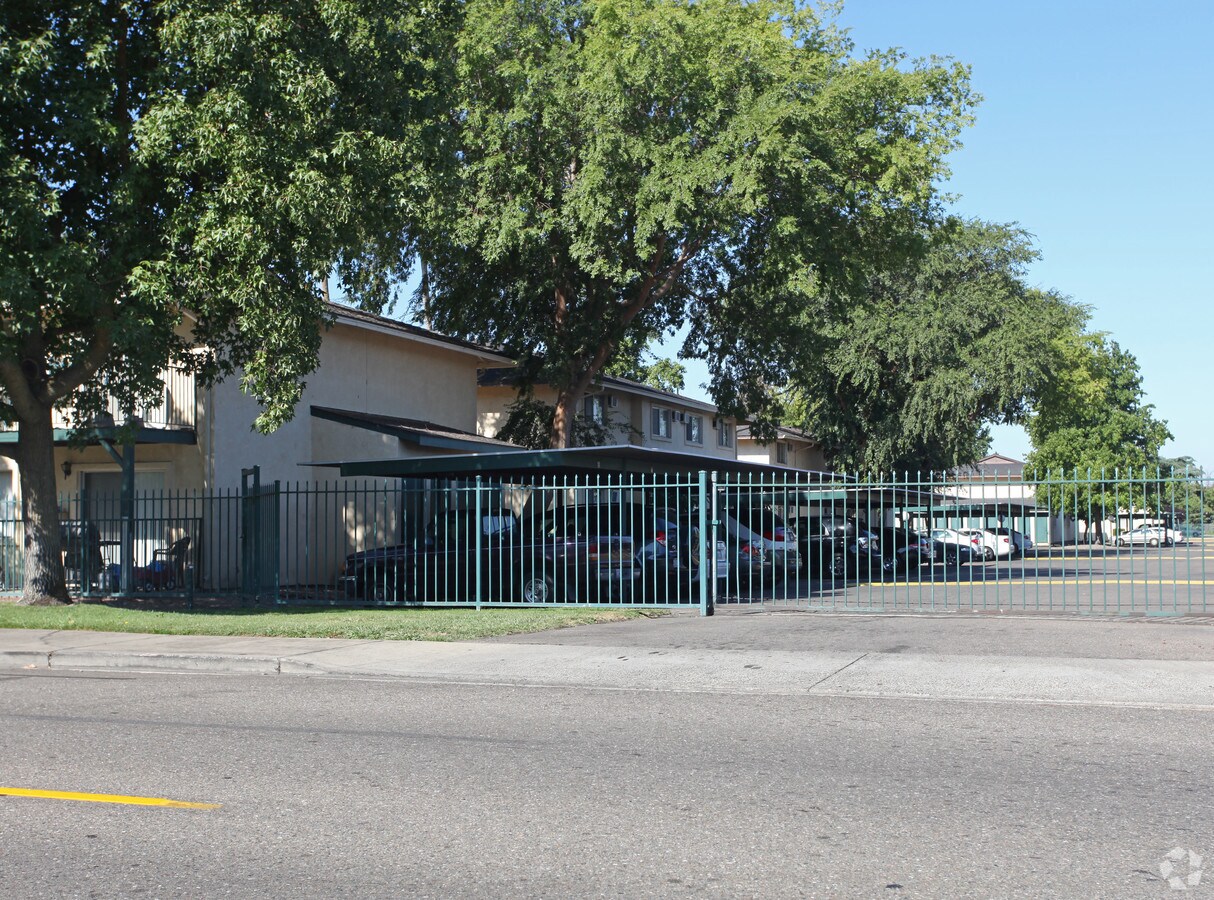 Photo - Vintage East & Vintage West