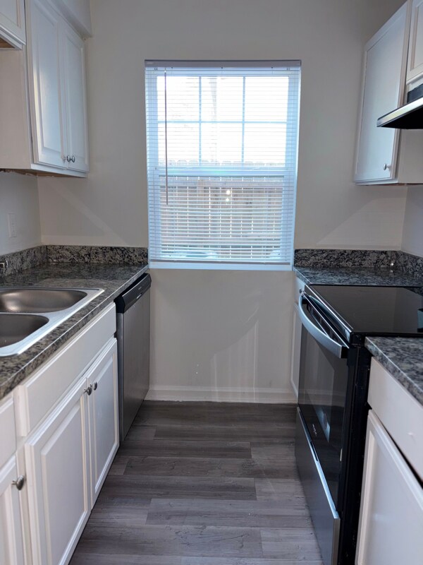 Photo - 4900 Central Dr