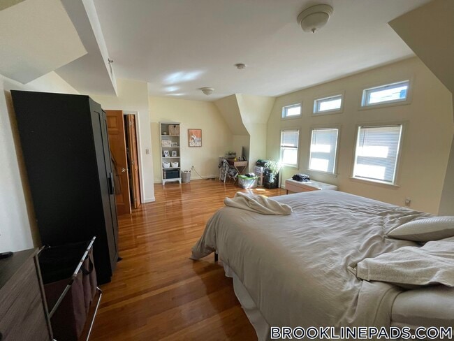 Photo - 1404 Beacon St Unit 4