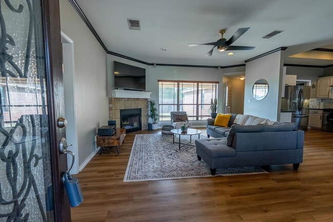 Photo - 6013 Stratford Ave