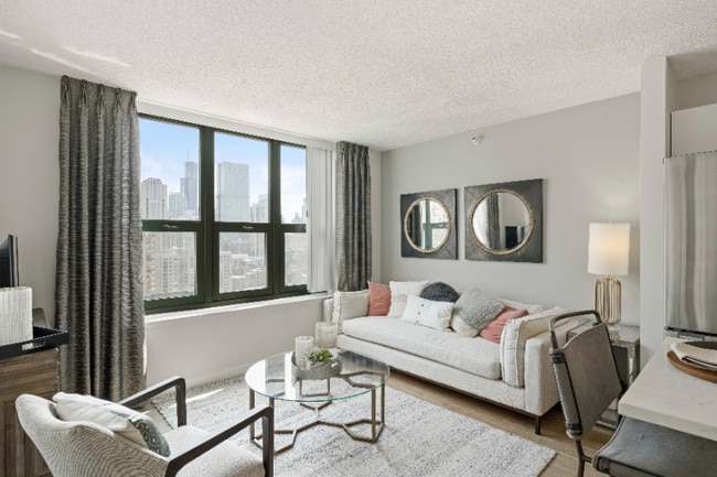 Photo - 17 W Superior St