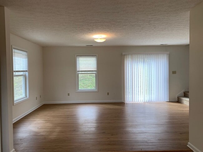 Photo - 1070 Long St