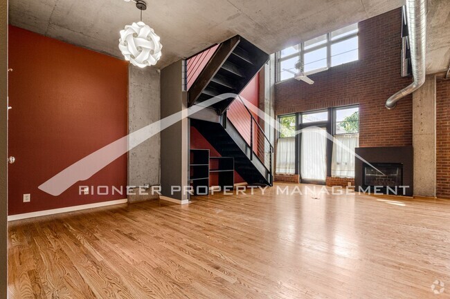 Building Photo - Modern Industrial Condo Downtown with Park... Unit 207